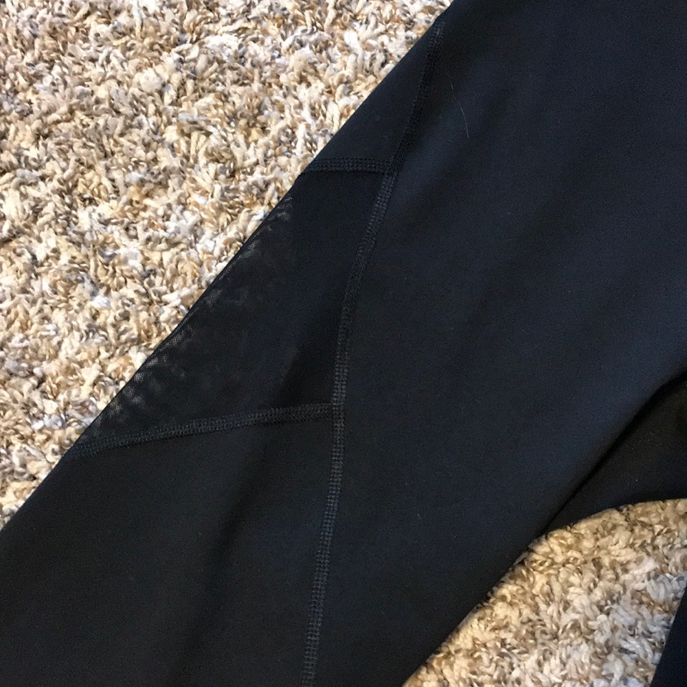 🦵🏼Work Out Babe Capris 💪🏼 - Picture 2 of 3